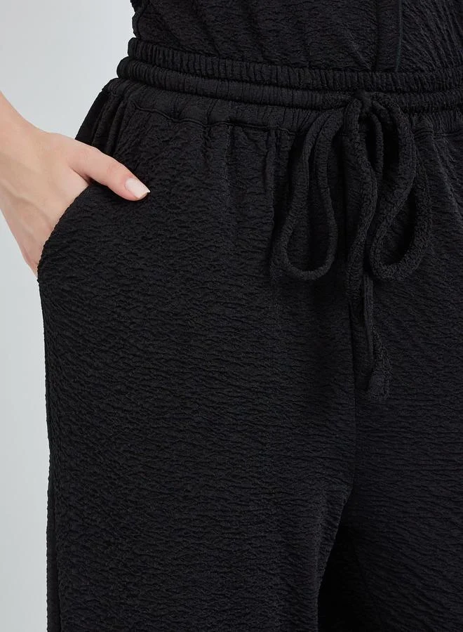 ستايلي بنطال بأرجل واسعة ورباط لون أسود